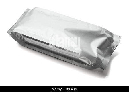 Confezione vuota custodia in alluminio su sfondo bianco Foto Stock