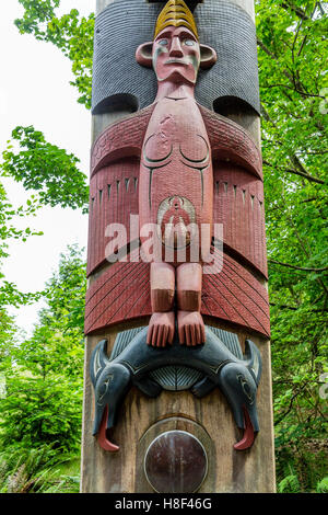 Antico Totem Inuit in Alaska Foto Stock