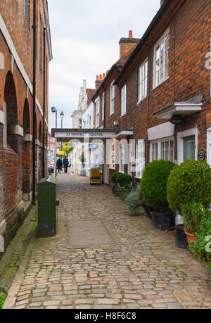 Vista della High Street in Old Amersham, Buckinghamshire, Inghilterra. Novembre 2016. Foto Stock