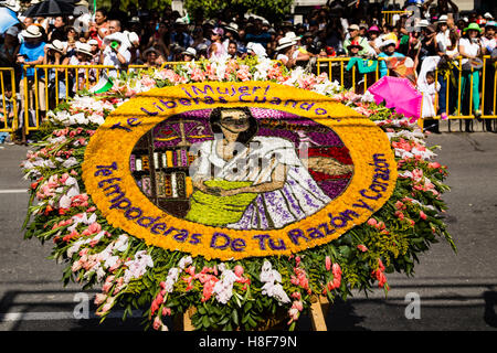 Silleta, composizione floreale, Flower Parade, 'Desfile de Silleteros', 59e Festival dei Fiori, Feria de las Flores, Medellín Foto Stock