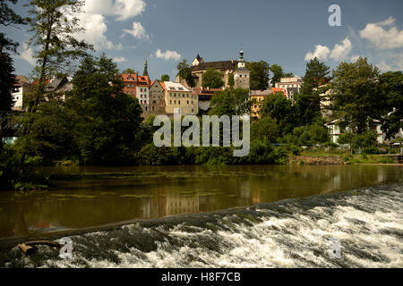 Centro storico della città di Loket presso il fiume Ohře, Boemia occidentale, Repubblica Ceca, Europa Foto Stock