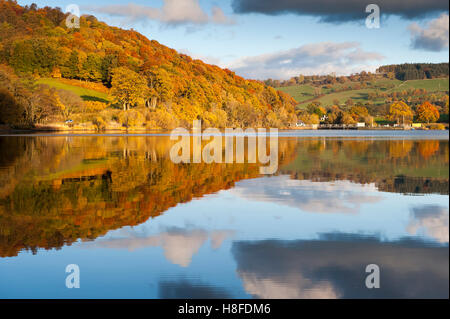 Serata autunnale di sole in Ullswater, Lake District inglese, Cumbria Foto Stock
