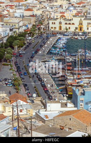 Pothia porto e città principale di Kalymnos dal di sopra, occupato Foto Stock