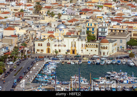 Pothia porto e città principale di Kalymnos dal di sopra, occupato Foto Stock