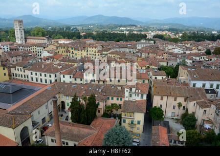 Lucca, Italia - 5 Settembre 2016: vista sulla parte vecchia della città di Lucca in Italia. Foto Stock