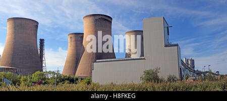 Fiddlers Ferry Coal Fired Power station Towers,Warrington,Cheshire,England,UK - motthballed fuori uso dal 2020 Foto Stock