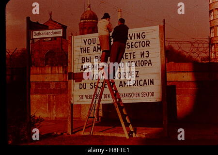 Il muro di Berlino la separazione di Est e Germania Ovest Foto Stock