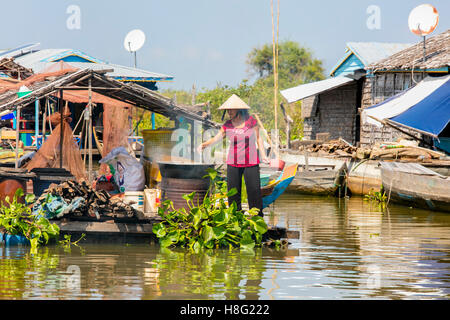 Chhnok Tru, villaggio galleggiante, Lago Tonle Sap, Cambogia Foto Stock