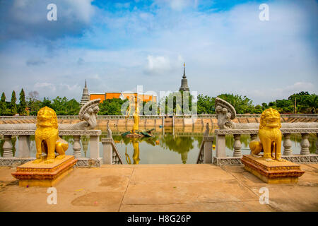 Udong Pagoda, Vipassana Dhura Mandala, centro di meditazione, Koh Chen, Cambogia Foto Stock