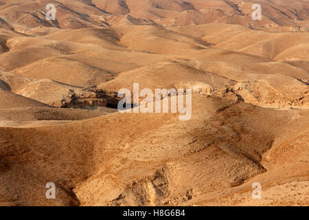 Montuoso della Giudea il paesaggio del deserto vicino a Gerico, Israele Foto Stock