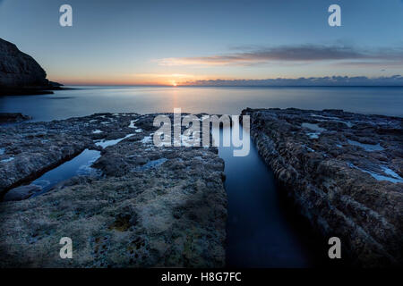 Sunrise a Cava Seacombe vicino a Swanage, Dorset. Questa costa è noto come Foto Stock