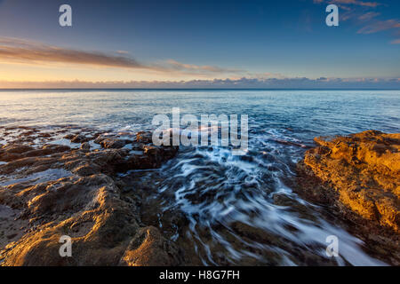 Sunrise a Cava Seacombe vicino a Swanage, Dorset. Questa costa è noto come Foto Stock