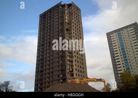 Demolizione di Glasgow blocchi a torre alta appartamenti o grattacieli Foto Stock