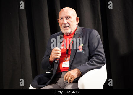 Birmingham, Regno Unito. 12 Novembre, 2016. Classic Motor Show 2016 al NEC di Birmingham. Sir Stirling Moss sul Wheeler Dealer Live stage parlare della sua storia delle corse Credito: Steven roe/Alamy Live News Foto Stock