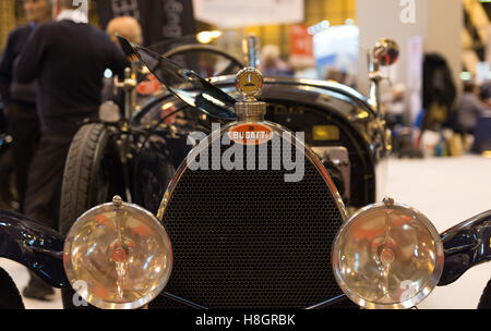 Birmingham, Regno Unito. 12 novembre 2016. Classic Cars in esposizione presso il National Exhibition Centre. Credito: Andrew Plummer/Alamy Live News Foto Stock