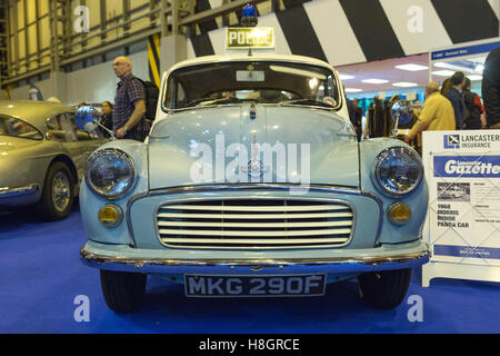 Birmingham, Regno Unito. 12 novembre 2016. Classic Cars in esposizione presso il National Exhibition Centre. Credito: Andrew Plummer/Alamy Live News Foto Stock