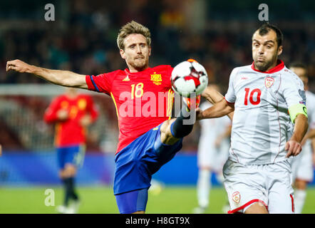 Granada, Spagna. 12 Novembre, 2016. Qualificazioni europee russo World Cup 2018 tra la Spagna vs Macedonia in los Carmenes Stadium, nell'immagine Monreal. Credito: ABEL F. ROS/Alamy Live News Foto Stock