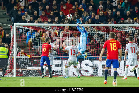 Granada, Spagna. 12 Novembre, 2016. Qualificazioni europee russo World Cup 2018 tra la Spagna vs Macedonia in los Carmenes Stadium. Credito: ABEL F. ROS/Alamy Live News Foto Stock