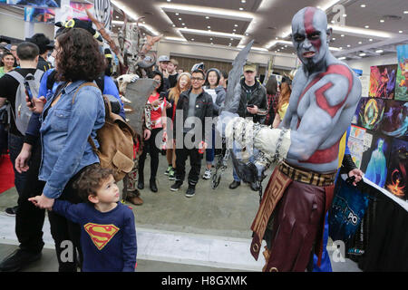 Vancouver, Canada. Xii Nov, 2016. Una persona vestita come un personaggio di animazione pone per le immagini a livello della ventola Expo convenzione a Vancouver in Canada, nov. 12, 2016. © Liang Sen/Xinhua/Alamy Live News Foto Stock