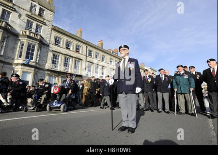 Weymouth Dorset, Regno Unito. Il 13 novembre 2016. Veterani in ricordo servizio domenicale e corteo a Weymouth Memoriale di guerra nella spianata di Dorset. Foto di Graham Hunt/Alamy Live News Foto Stock