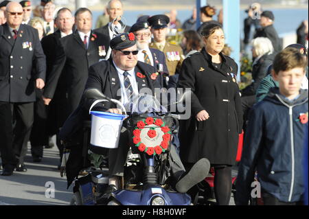 Weymouth Dorset, Regno Unito. Il 13 novembre 2016. Veterani in ricordo servizio domenicale e corteo a Weymouth Memoriale di guerra nella spianata di Dorset. Foto di Graham Hunt/Alamy Live News Foto Stock