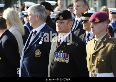 Weymouth Dorset, Regno Unito. Il 13 novembre 2016. Veterani in ricordo servizio domenicale e corteo a Weymouth Memoriale di guerra nella spianata di Dorset. Foto di Graham Hunt/Alamy Live News Foto Stock