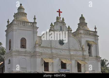 Varca, Goa, India. Domenica 13 novembre 2016. Per i fanatici del cattolica celebra la festa della Madonna di Gloria Chiesa a Varca, a sud di Goa, India. Il Varca la chiesa è stata costruita nel 1700 e dedicata a Nostra Signora della gloria, dopo la precedente è stata distrutta. Foto Stock