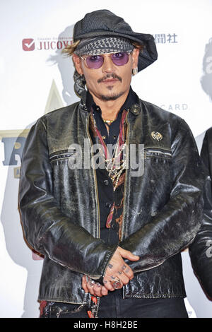 Tokyo, Giappone. Xi Nov, 2016. Johnny Depp pone sul tappeto rosso per la Classic Rock Awards 2016 al Ryogoku Kokugikan su Novembre 11, 2016 a Tokyo, Giappone. | In tutto il mondo di utilizzo © dpa/Alamy Live News Foto Stock