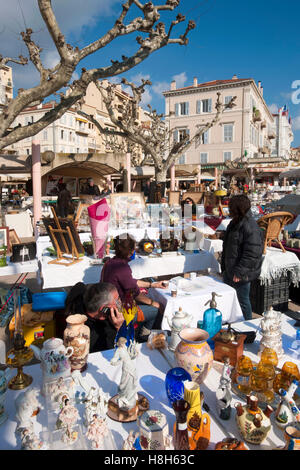Frankreich, Cote d Azur, Cannes, Antiquitätenmarkt am Hotel Splendide Foto Stock