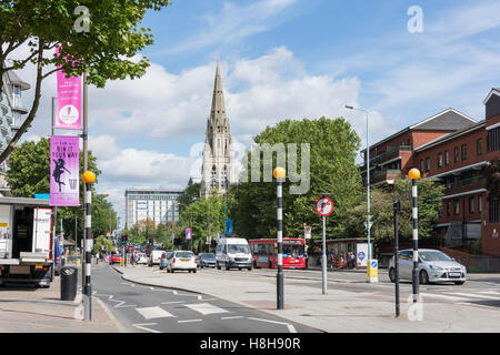 High Street, Feltham, London Borough di Hounslow, Greater London, England, Regno Unito Foto Stock