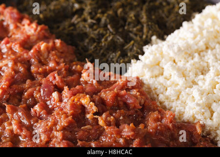 Cucina etiope: kitfo con erbe e formaggi una macro sfondo orizzontale Foto Stock