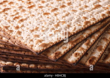 Pila di Matza ebraica Flatbread texture close-up, sfondo orizzontale Foto Stock