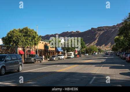 La strada principale del paese di Moab, Utah Foto Stock