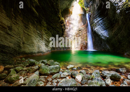 Bella cascata Kozjak, il parco nazionale del Triglav, Slovenia Foto Stock