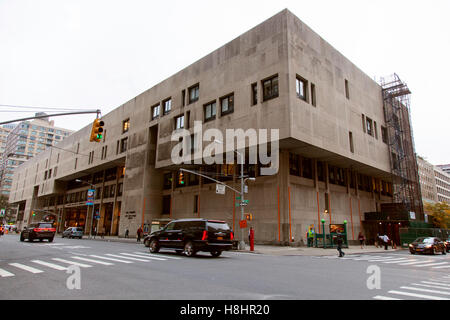 Il Fashion Institute of Technology ( montare ) e il centro di Goodman, 7th Avenue, New York City, Stati Uniti d'America. Foto Stock