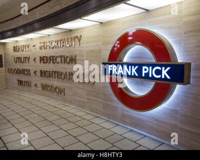 Londra - Frank Pick Roundel svelata a Piccadilly Circus Foto Stock