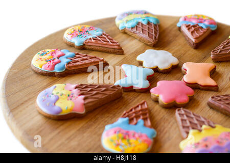 I cookie su una tavola di legno. Foto Stock