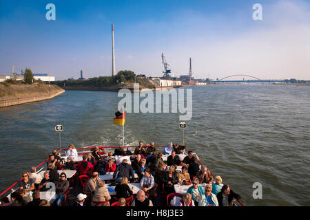 Germania, la zona della Ruhr, Duisburg, harbor tour escursione in barca, apertura del porto Aussenhafen al fiume Reno. Foto Stock