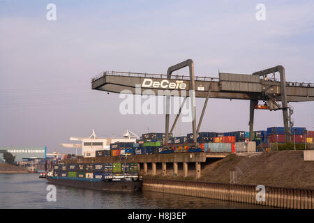 Germania, la zona della Ruhr, Duisburg, harbor tour, contenitore habor. Foto Stock