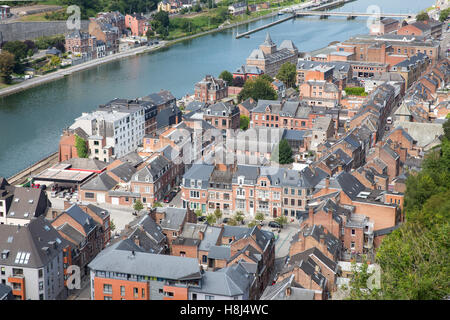 Vista aerea dinant lungo il fiume Mosa, Belgio Foto Stock