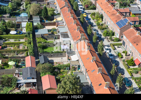 Vista aerea case famiglia con cortili nella zona residenziale del villaggio olandese di Emmeloord, Paesi Bassi Foto Stock