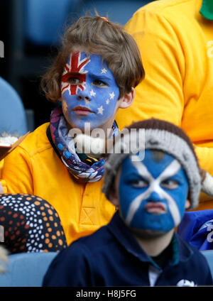 Un giovane appassionato di rugby durante la partita Autumn International al BT Murrayfield Stadium di Edimburgo. PREMERE ASSOCIAZIONE foto. Data foto: Sabato 12 novembre 2016. Vedi la storia della Pennsylvania RugbyU Scotland. Il credito fotografico deve essere: Jane Barlow/PA Wire. RESTRIZIONI: Solo per uso editoriale, non uso commerciale senza previa autorizzazione Foto Stock