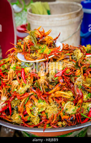 Polpa di granchio, Mercato alimentare, Koh Chen, Cambogia Foto Stock