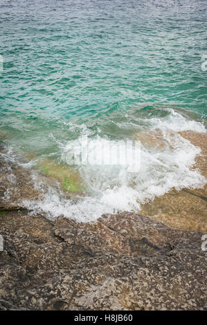 Vedute panoramiche del Georgian Bay è il braccio nordorientale del Lago Huron, in Ontario. È caratterizzata da robusto fondamento e boschi di abeti bianchi a nord e sabbiose spiagge del sud. Bruce penisola parco nazionale sul suo lato occidentale comprende parte della Bru Foto Stock