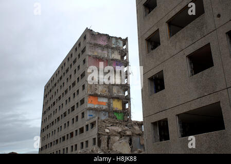 Demolizione di Glasgow blocchi a torre alta appartamenti o grattacieli Foto Stock