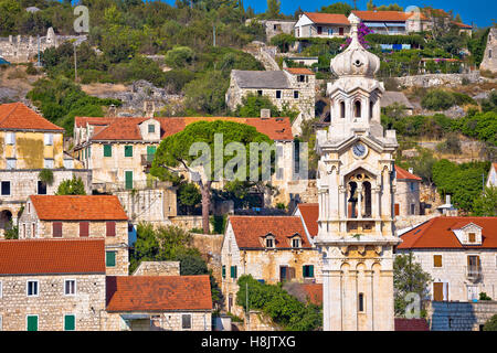 Il vecchio borgo in pietra di Lozisca sull'isola di Brac, Dalmazia, Croazia Foto Stock