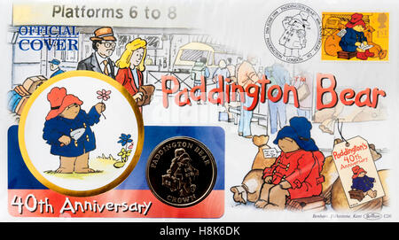 Primo giorno il timbro e la copertura di monete datata 25 giugno 1998 per commemorare il quarantesimo anniversario di Paddington Bear. Foto Stock