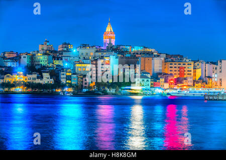 Istanbul al tramonto - quartiere di Galata, Turchia Foto Stock
