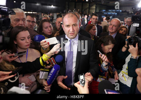 Sofia, Bulgaria - 13 Novembre 2016: Bulgaro presidente-eletto rumine Radev parla durante una conferenza stampa dopo la presidentia Foto Stock