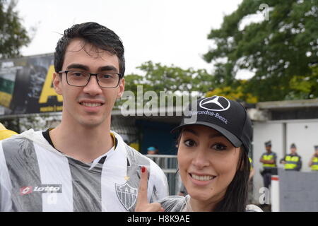 São Paulo, Brasile. Xiii Nov, 2016. Di fronte all'Autodromo di Interlagos, zona sud di São Paulo (SP) Brasile, Domenica pomeriggio (13), durante il periodo della Formula 1 GP DEL BRASILE -. Credito: Ronaldo Silva/Pacific Press/Alamy Live News Foto Stock